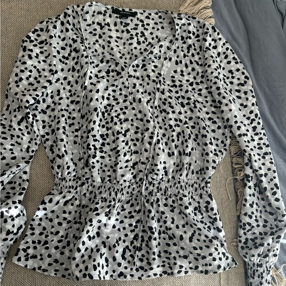 alfani tops blouses Size Petite Medium Animal Print Comfy Black/White Longsleeve - Picture 3 of 9